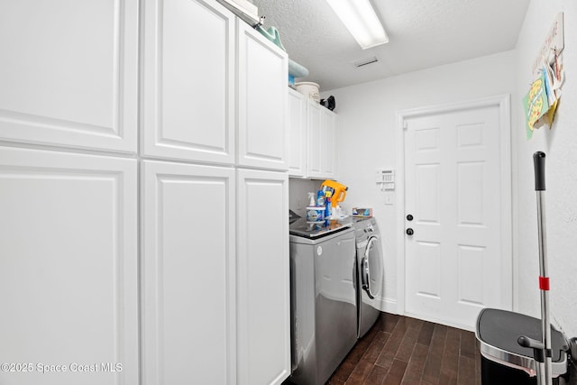 405 Lake View Ln, Grant-Valkaria, FL 32909 - laundry area with independent washer and dryer, cabinet space, dark wood-style flooring, and a textured ceiling