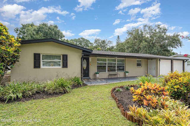 560 Conifer St, Melbourne, FL 32904 - ranch-style home featuring a garage, a front yard, and stucco siding