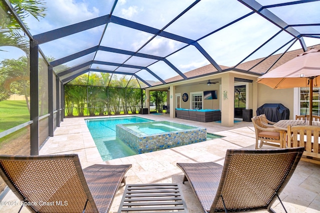 5337 Indigo Crossing Dr, Rockledge, FL 32955 - view of swimming pool featuring an outdoor hangout area, a patio, a ceiling fan, and a pool with connected hot tub