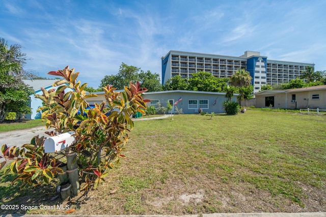113 Surf Dr, Cocoa Beach, FL 32931 - view of grassy yard