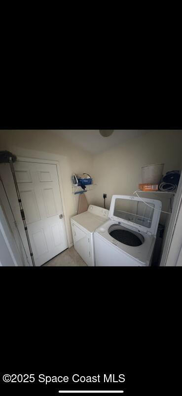 4094 Wilkes Dr, Melbourne, FL 32901 - laundry area featuring washing machine and dryer