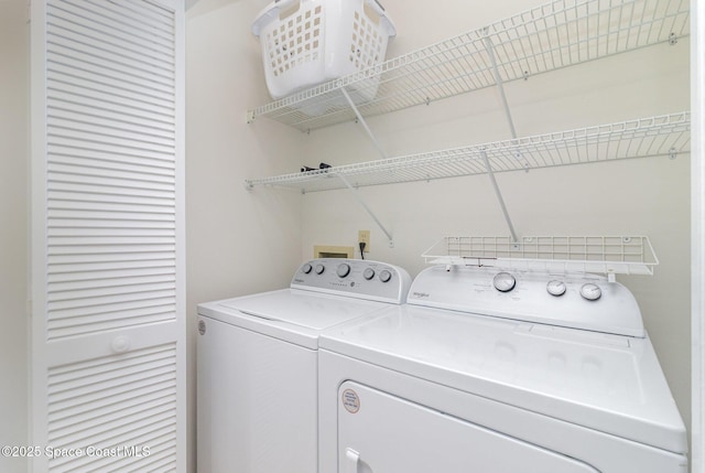 1570 Frontier Dr, Melbourne, FL 32940 - laundry room featuring washing machine and clothes dryer