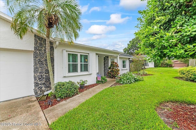 822 Berkshire Dr, Rockledge, FL 32955 - ranch-style home featuring a front yard, stucco siding, and stone siding