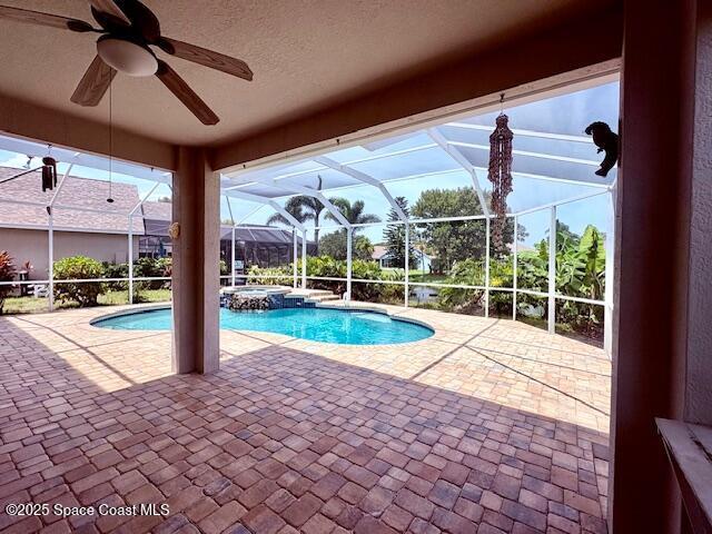 968 Shaw Cir, Melbourne, FL 32940 - view of pool featuring a pool with connected hot tub, a patio, ceiling fan, and glass enclosure