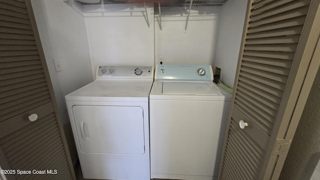 1820 Long Iron Dr Unit 525, Rockledge, FL 32955 - laundry room with washer and dryer