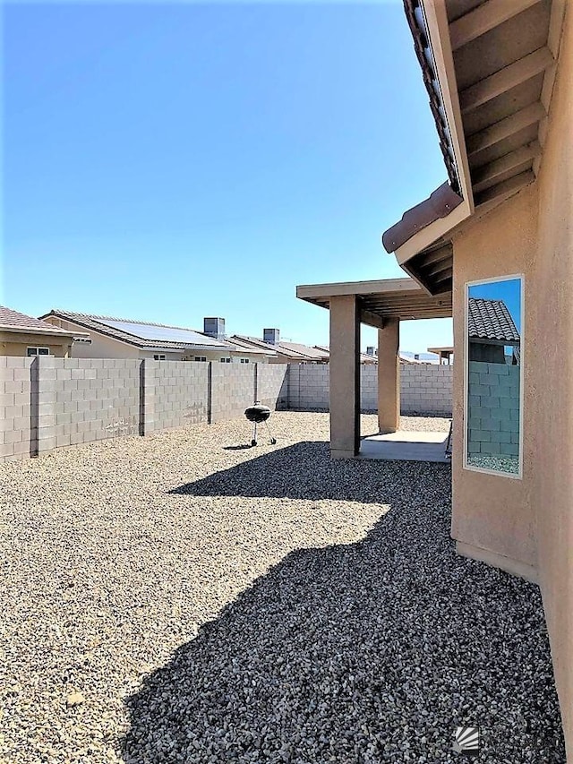 view of yard featuring a patio area