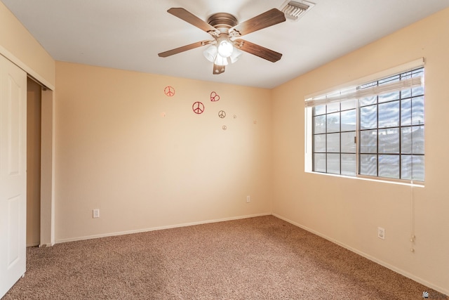 unfurnished room with carpet and ceiling fan