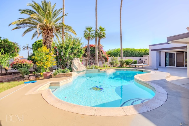 view of swimming pool featuring a patio area, a fenced backyard, and a fenced in pool