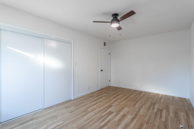 unfurnished bedroom with ceiling fan, light hardwood / wood-style floors, and a closet