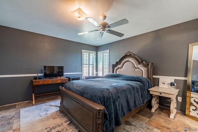 bedroom featuring a textured ceiling and ceiling fan