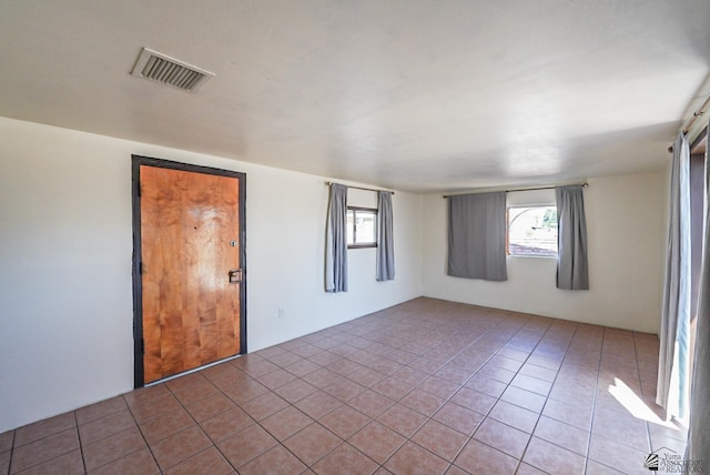 spare room with visible vents and light tile patterned flooring