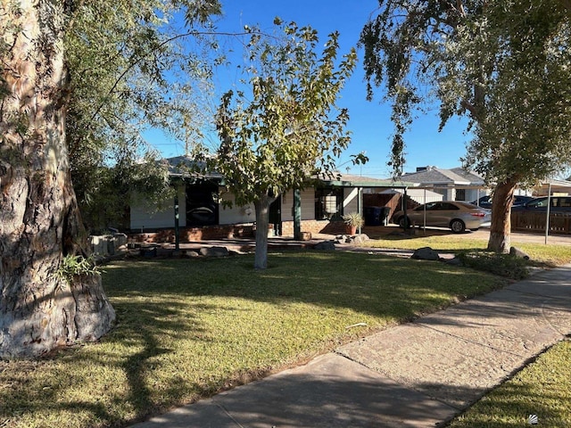 view of front of house featuring a front yard