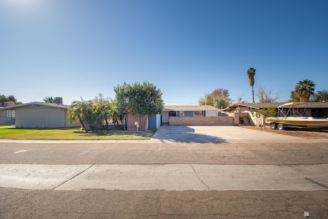 view of front of house featuring concrete driveway