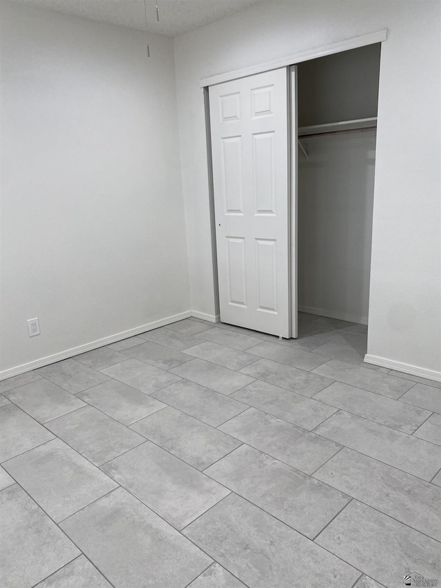 unfurnished bedroom featuring a closet