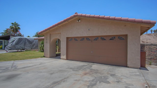 view of front facade with driveway, an attached garage, and stucco siding