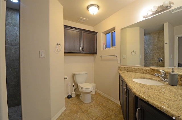 full bath with visible vents, baseboards, toilet, and vanity