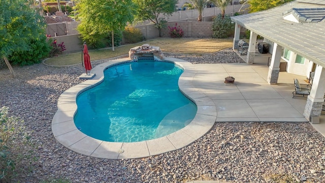 view of swimming pool featuring a patio