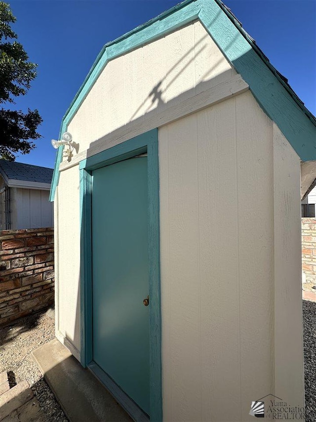 view of outbuilding