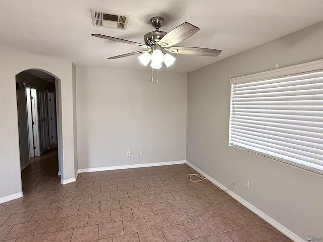 empty room featuring ceiling fan