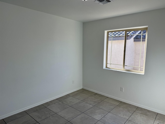 empty room featuring light tile patterned floors