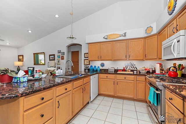 10243 Fairway Loop, Yuma, AZ 85367 - kitchen featuring white appliances, a sink, light tile patterned floors, arched walkways, and a peninsula