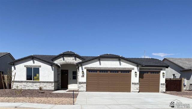 view of front facade featuring a garage