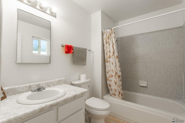 1086 S Arena Dr, Yuma, AZ 85364 - full bath featuring shower / tub combo, vanity, and tile patterned floors