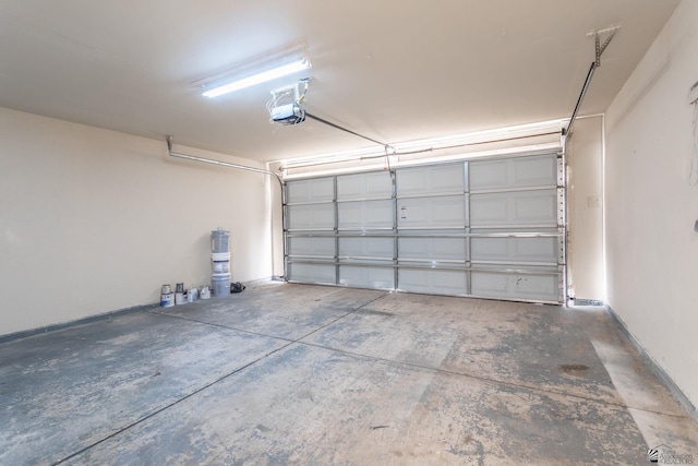 1086 S Arena Dr, Yuma, AZ 85364 - garage with a garage door opener