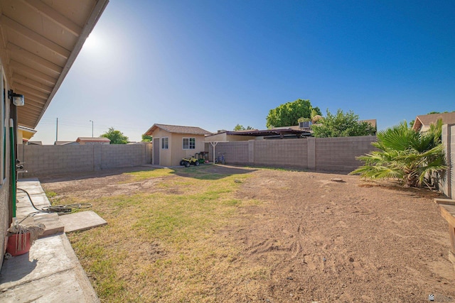 3168 W 31st Ln, Yuma, AZ 85364 - view of yard with an outbuilding