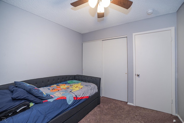 3168 W 31st Ln, Yuma, AZ 85364 - bedroom featuring carpet flooring, a closet, ceiling fan, and a textured ceiling