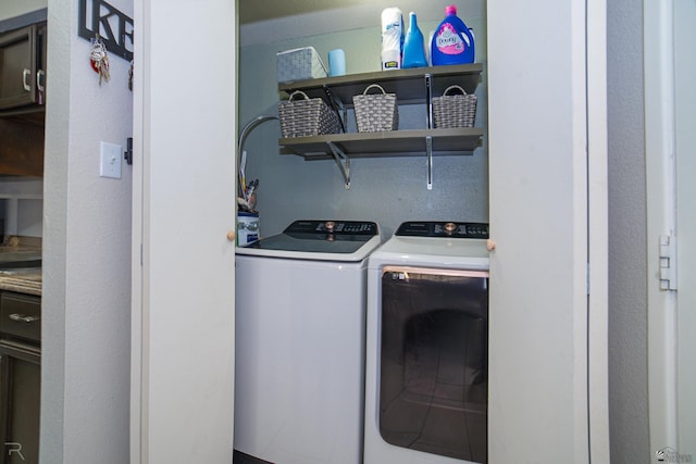 3168 W 31st Ln, Yuma, AZ 85364 - laundry room featuring washer and dryer