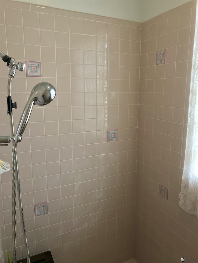 11551 E Via Salida, Yuma, AZ 85367 - bathroom with a tile shower