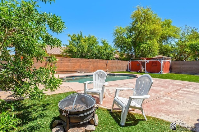 10342 E 39th Pl, Yuma, AZ 85365 - fenced backyard featuring an outdoor fire pit and a patio area