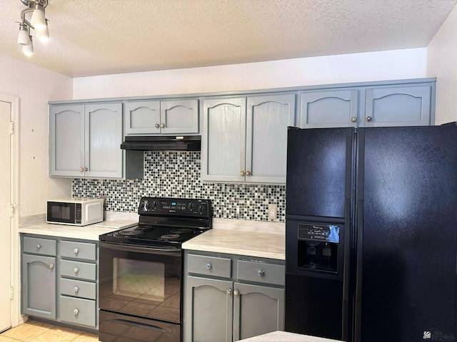 13458 E 53rd Ln, Yuma, AZ 85367 - kitchen featuring black appliances, gray cabinets, under cabinet range hood, decorative backsplash, and light countertops