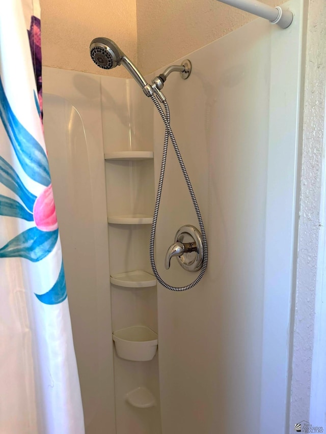 13458 E 53rd Ln, Yuma, AZ 85367 - interior details with a shower with shower curtain