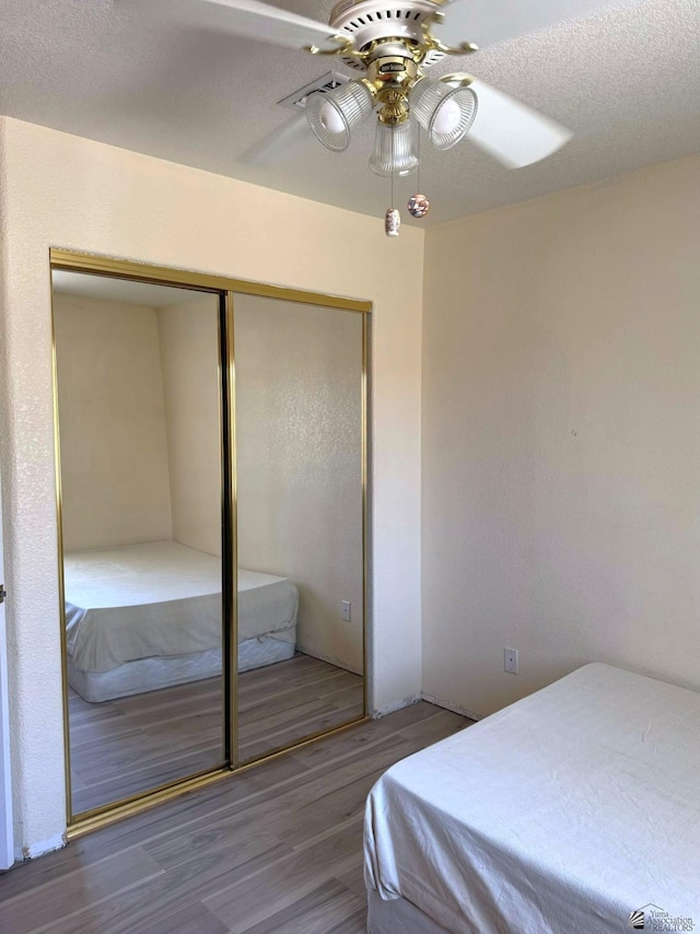 13458 E 53rd Ln, Yuma, AZ 85367 - bedroom with a closet, wood finished floors, and ceiling fan
