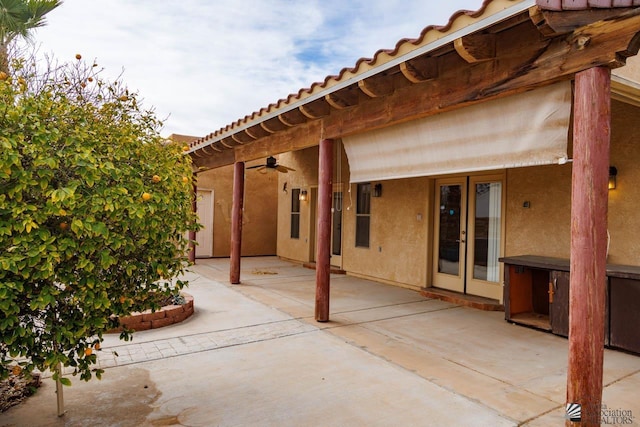 view of patio / terrace featuring ceiling fan and a jacuzzi