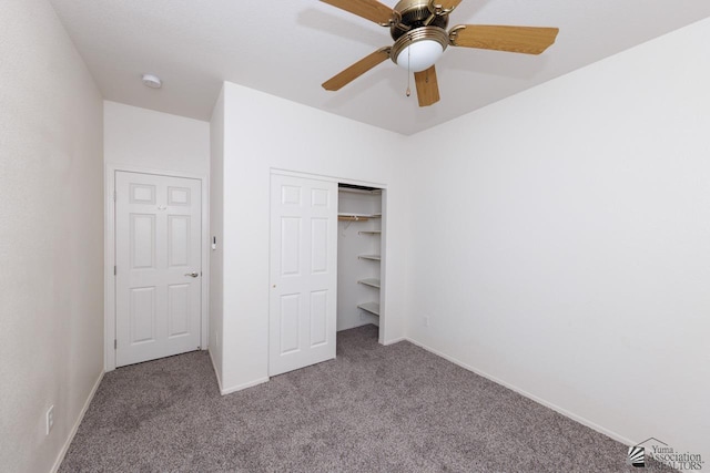 unfurnished bedroom featuring baseboards, carpet, ceiling fan, and a closet