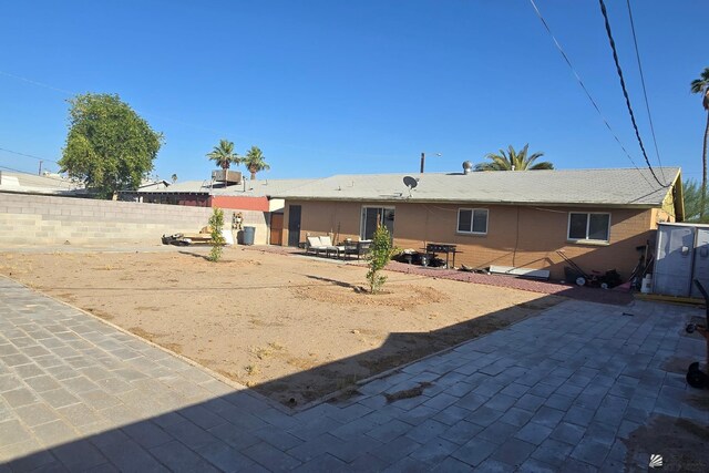 1180 E 26th Pl, Yuma, AZ 85365 - back of house featuring a patio and a fenced backyard