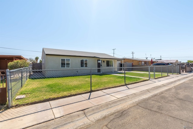 view of front facade featuring fence private yard, stucco siding, and a front yard