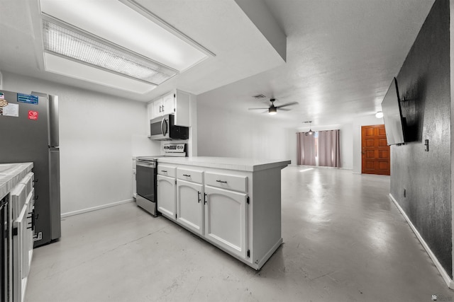 2045 S 14th Ave Unit 74, Yuma, AZ 85364 - kitchen featuring appliances with stainless steel finishes, a peninsula, a ceiling fan, and concrete floors