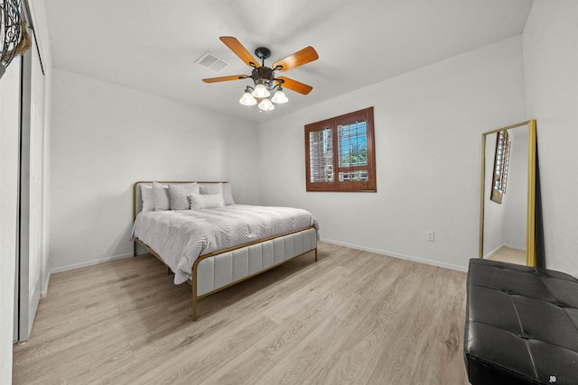 3875 W 26th St, Yuma, AZ 85364 - bedroom with light wood-style flooring and a ceiling fan