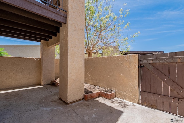 2231 S Elks Ln # 77, Yuma, AZ 85364 - view of patio / terrace featuring a gate