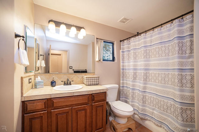 full bathroom with vanity, backsplash, toilet, and visible vents