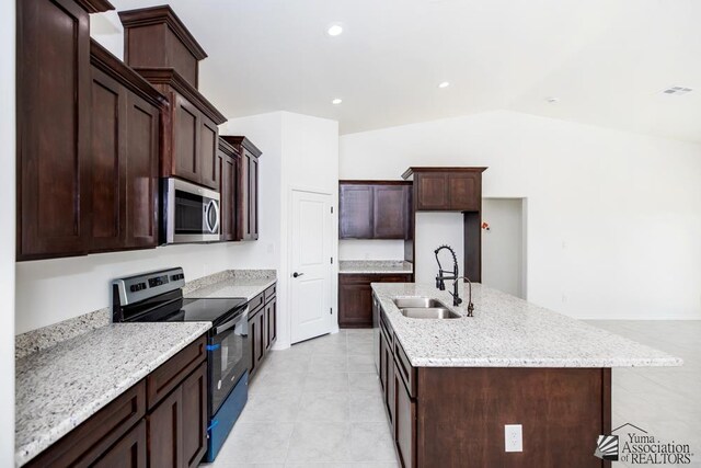 12653 E 51st Pl, Yuma, AZ 85367 - kitchen featuring a kitchen island with sink, a sink, lofted ceiling, stainless steel appliances, and light tile patterned flooring