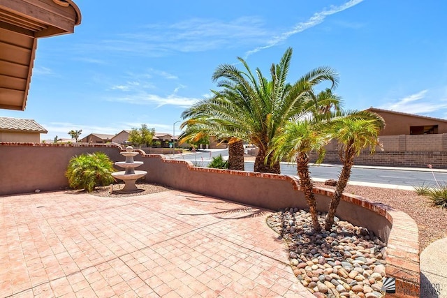 5492 E View Pkwy, Yuma, AZ 85365 - view of patio featuring fence