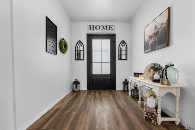5922 E 47th St, Yuma, AZ 85365 - foyer entrance with wood finished floors and baseboards