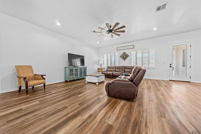 5922 E 47th St, Yuma, AZ 85365 - living area featuring ceiling fan, wood finished floors, and recessed lighting