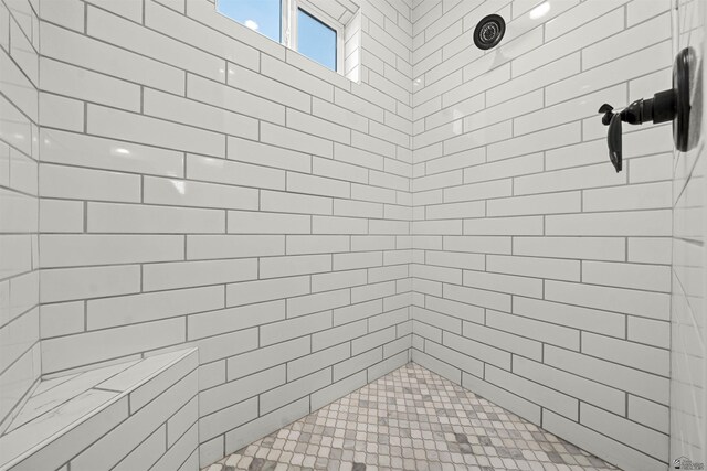 5922 E 47th St, Yuma, AZ 85365 - bathroom featuring a tile shower