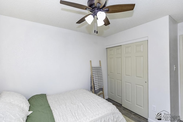 bedroom featuring a closet, a ceiling fan, baseboards, and wood finished floors